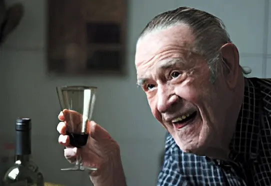 imagen del actor gogo andreu sonriendo